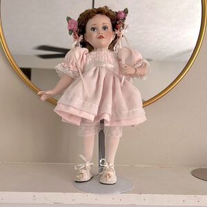 Porcelain doll preloved ❤️
